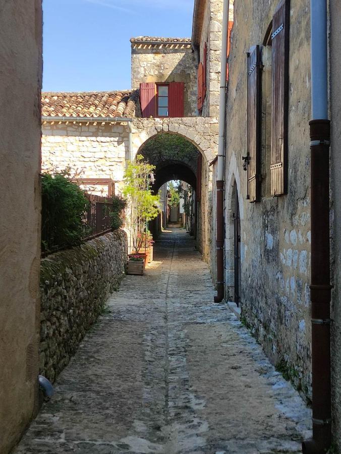 مبيت وإفطار مونبازيير Au Bonheur Des Ruelles المظهر الخارجي الصورة